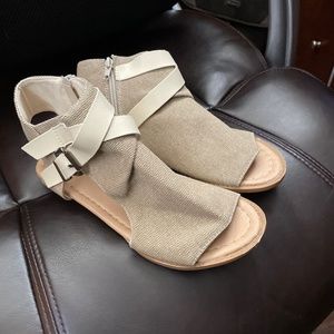 Fashion Now Beige Denim Zipper Sandals with Ivory Faux Leather Straps Size 7.5